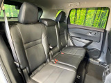 後部座席も気になるようなキズ・汚れやへたり等、大きなダメージはなく、良好な状態です。