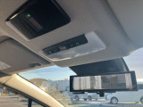 SOSコールつきなのでもしもの時にオペレーターと直接会話ができ安心です。(ご利用にはNissanConnectへの登録が必要です) スマートルームミラーなので後席に人や大きな荷物があっても後方確認がしやすいです。