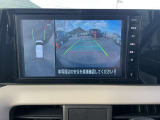 【アラウンドビューモニター】周囲を見渡せる映像で、スムースな駐車をサポートします
