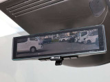 車両後方を映し出します・スマートルームミラー装備です。