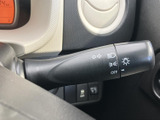 操作しやすい位置に配置されたウインカーレバーです。確実な操作感で、安全な車線変更や右左折をサポート。スムーズな運転をサポートします。
