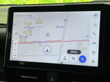 鮮明な地図表示で、目的地への道順をしっかりナビゲート。渋滞情報もリアルタイムで受信し、スムーズな移動をサポートします。遠出もラクラクです。