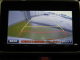 バックガイドモニターで、後方を確認しながら安心して駐車することができます。運転初心者も熟練者も必須の機能ですよ!