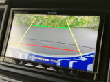 バックモニターで後方の状況をしっかり確認でき、狭い場所での運転や駐車をサポートします。安全な運転をサポートする頼もしい機能です。