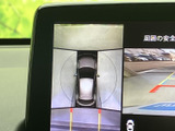 後方の状況をしっかり確認できるバックモニター。駐車時の安全性と便利性を高めます。狭い場所でもスムーズに駐車できます。