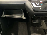 車検証入れになどにも使える便利な収納BOXあります。