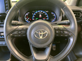 握りやすい形状で、運転操作をサポート。オーディオやハンズフリー通話など、便利な機能も搭載されています。快適なドライビングを実現します。