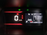 視認性の高いメーター類は、運転に必要な情報を的確に伝えます。運転状況をしっかり把握し、安全運転に繋がります。