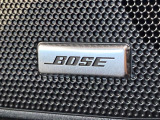 【BOSEサウンドシステム】メーカーオプションの高品位サウンドシステムを搭載。専用のチューニングが施された大小様々なスピーカーから良質なサウンドが奏でられ、臨場感あふれる音響空間を演出します。