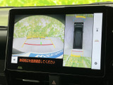 後方確認をサポートするモニターは、安全な運転に欠かせません。狭い道でも、駐車時でも、周囲の状況を的確に把握できます。安心の運転をサポートします。