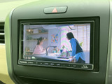 停車中には、TVで番組を楽しめるのも魅力。長距離移動も退屈しませんね。映像でリラックスした時間を過ごせます。