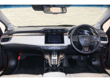 操作性に優れた運転席となります!小物入れや各ボタンの配置にこだわり、使いやすいです!座り心地もよく視認性も良好なのでロングドライブもお任せ下さい!