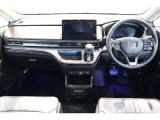 操作性に優れた運転席となります!小物入れや各ボタンの配置にこだわり、使いやすいです!座り心地もよく視認性も良好なのでロングドライブもお任せ下さい!