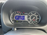 視認性の高いメーターで運転情報を的確に把握できます