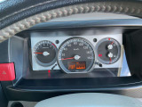視認性の高いメーターで運転情報を的確に把握できます!