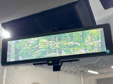 【インテリジェントルームミラー】後席の大きな荷物や同乗者で後方が確認しづらい時でも安心!カメラが撮影した車両後方の映像をルームミラー内に表示。クリアな視界で状況の確認が可能です!