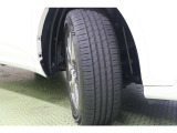 タイヤサイズ 225/60R18。