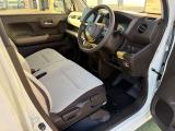 運転席開口時です!内装はオシャレなブラウン調です♪