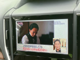停車中に楽しめるTV機能。長距離移動や休憩時間に、番組を視聴してリラックスできます。快適な時間を過ごせるでしょう。