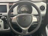 インテリアに合わせたデザインのステアリングは、運転される方のことも考え、運転しやすい形状、大きさです。是非一度、実際に触ってお確かめください。