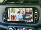 停車中にTVの視聴が可能です。長距離移動の休憩時間に、ニュースや番組を楽しむことができます。後部座席の方にもおすすめです。