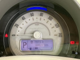 視認性の高いメーター類で、運転に必要な情報を一目で確認できます。運転に集中できる、シンプルで分かりやすいデザインです。