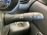 操作しやすい位置に配置されたウインカーレバー。スムーズな操作感で、安全な車線変更をサポートします。視認性も高く、運転に集中できますよ。