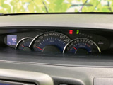 視認性の高いメーターで、運転に必要な情報をしっかり確認できます。スピードや回転数など、重要な情報を一目で把握できます。運転がより安全になります。