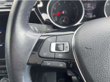 アダプティブクルーズコントロールやレーンアシストの設定をします。高速道路では前車と一定の距離を保ちフロントガラス上部に設置されたカメラがステアリングを自動で補正してくれる安全機能です。