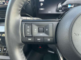 ナビの音量など車両情報を手元で操作できるハンドルスイッチ付き。