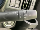 操作しやすい位置に配置されたウインカーレバー。スムーズな操作で、安全な車線変更をサポートします。オートリターン機能も搭載。