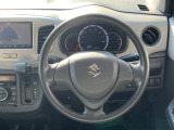 インテリアに合わせたデザインのステアリングは、運転される方のことも考え、運転しやすい形状、大きさです。是非一度、実際に触ってお確かめください。