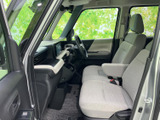 運転しやすいポジションと、見やすい計器類が配置された空間。快適な運転をサポートします。ドライバー視点に立った設計が、運転の楽しさを高めます。