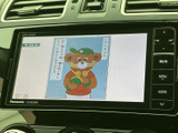 停車中にテレビやビデオを楽しめる機能。長距離移動の休憩時などに、リラックスしたひとときを過ごせます。エンターテインメント性を高めます。