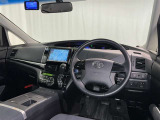 運転席まわりです。 各操作スイッチは使いやすい位置に配置されてます。