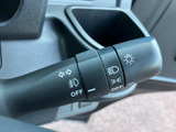 操作しやすいウインカーレバーは、安全確認をスムーズにします。確実な操作感で、安全な車線変更をサポートします。