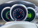 ひと目で確認できるメーター類が、運転状況を分かりやすく表示。運転に集中できる、シンプルなデザインです。