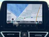 高精細な地図表示で、道に迷う心配もありません。周辺施設情報も充実しており、お出かけの計画も立てやすくなっています。
