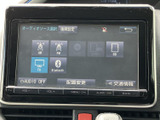 お好みの音楽をクリアな音質でお楽しみいただけます。多様なソースに対応しており、長距離ドライブも快適に過ごせます。