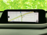 高精細なディスプレイが運転に必要な情報を分かりやすく表示し、快適なドライブをサポートする機能が充実しています。