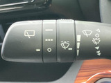 雨天時でもクリアな視界を確保できるワイパーレバー。操作も簡単で、運転に集中できます。ミスト機能など、便利な機能も搭載されています。