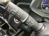 雨天時の視界を確保するワイパーレバー。操作も簡単で、悪天候時でも安全運転をサポートします。