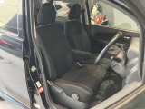 運転席まわりです。運転席からの視界が左右に広く隅々まではっきりと見渡せます!クルマの前端も把握しやすく安心して運転できます!