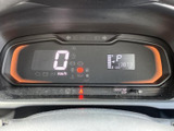 視認性の高いメーター類は、運転に必要な情報を的確に伝えます。運転に集中しやすい、シンプルで分かりやすいデザインです。