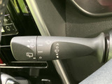 雨天時でもクリアな視界を確保できます。運転中の安全性を高める重要な機能です。