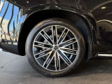 右リア/ホイールロックボルトは弊社備品になります。純正アクセサリーでのご購入をお勧めします。
