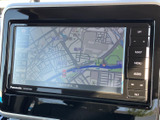 見やすい高精細な地図表示で、初めての道でも安心。渋滞情報など、運転に役立つ情報を的確にお届けします。