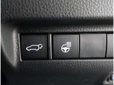 パワーバックドア装備!リヤゲートのスイッチを押すだけでバックドアが閉まります!運転席周りからも開閉の操作ができます♪