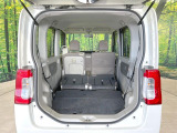 普段のお買い物や通勤、送迎等に十分な荷室スペースを確保しております。セカンドシートを倒すと、大きな荷物の積載も可能です♪