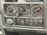 【マニュアルエアコン】ダイヤルまわして簡単に温度調整が可能!車内も快適★